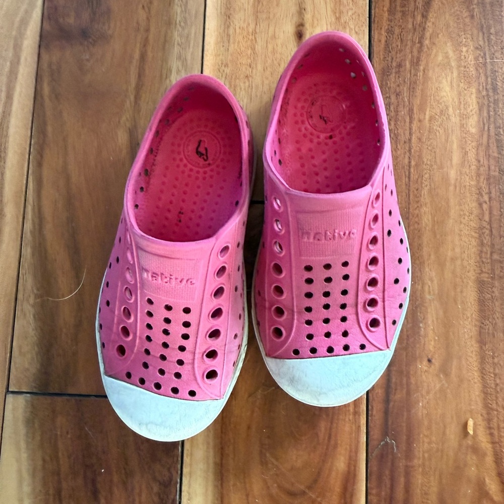 Native Kids Shoes - Pink size 8c